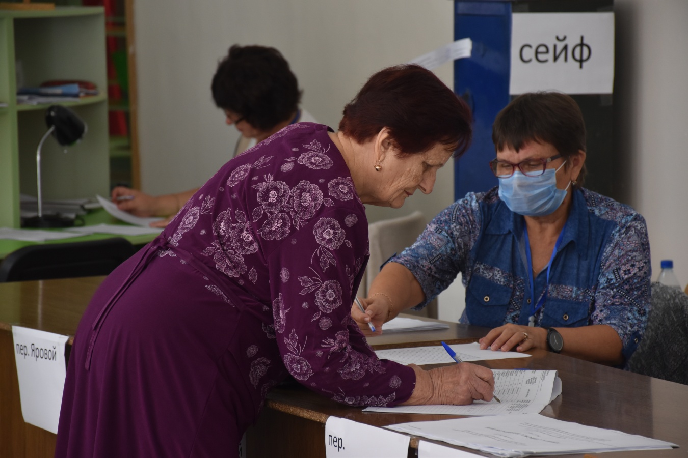 Александр Герасименко проверяет работу избирательных участков