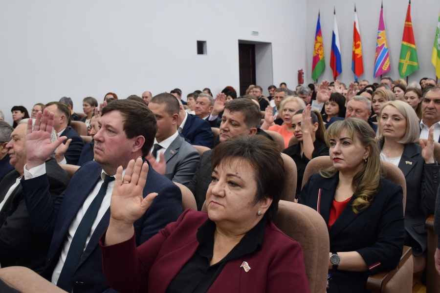 Глава района Александр Герасименко отчитался об итогах развития муниципалитета в 2025 году