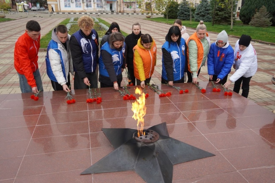 Героев помним имена