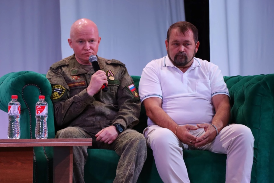 В Каневском РДК прошла встреча с героями СВО