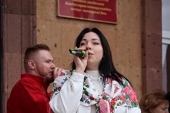 На избирательном участке стародеревянковцы отмечают последний день масленичной недели