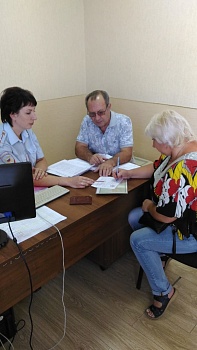 В Каневском районе председатель Общественного совета проинспектировал работу отдела по вопросам миграции