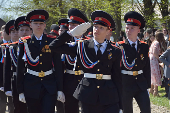 В Новоминской прошёл парад у дома ветерана
