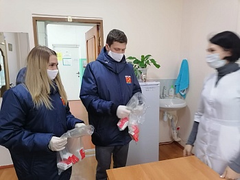 Каневская молодежь активно помогает врачам и населению