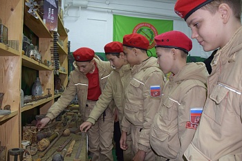 В День Неизвестного Солдата каневским школьникам и юнармейцам рассказали о поисковых отрядах