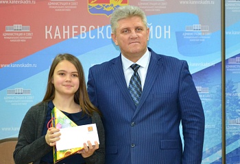 Тридцать одаренных детей района получили премию главы района