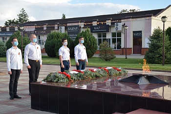 Памяти павших будьте достойны...