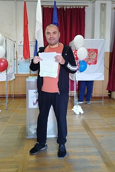 Участковые избирательные комиссии встречают первых избирателей