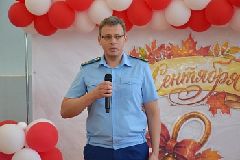 Глава района Александр Герасименко поздравил учеников 32-й школы с Днём знаний