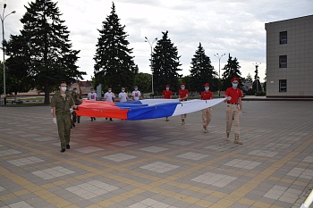 В Каневской торжественно подняли российский триколор в честь Дня России