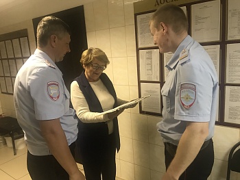 Общественник проверила условия содержания граждан, подвергнутых административному аресту