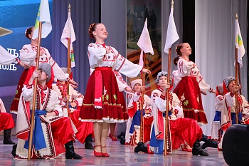 В Каневском РДК, где расположен избирательный участок № 17-06, состоялся праздничный концерт