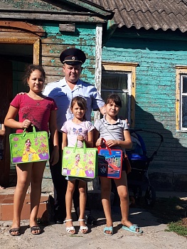 В Каневском районе сотрудники полиции проводят акцию «Помоги пойти учиться»