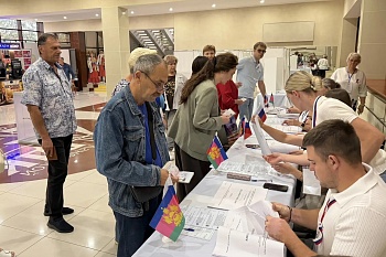 С самого утра земляки спешат на избирательные участки