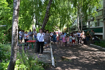 Каневчане спели всем двором