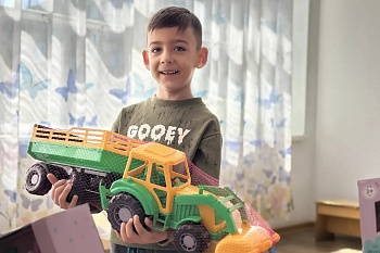 Аллею в честь Дня Победы заложили каневчане вместе с дошколятами Херсонской области
