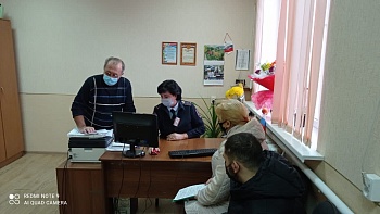 Общественник провел проверку качества предоставления государственных услуг населению в отделе по вопросам миграции