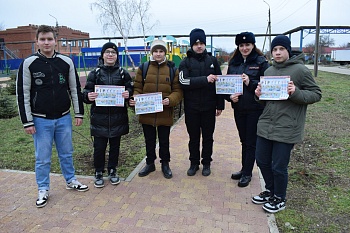 Полицейские вместе с активистами молодежного патруля провели акцию «Я – грамотный пешеход!»