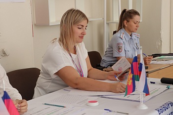 Продолжается первый день голосования на выборах