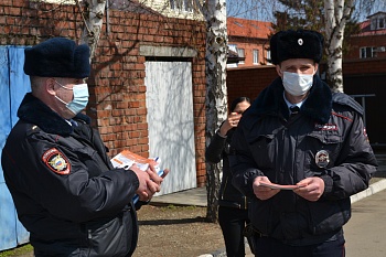 Более 8 миллионов рублей отдали жители района в руки мошенников 