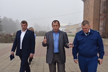  Приём граждан провел в станице Стародеревянковской прокурор Каневского района Артём Шаблов