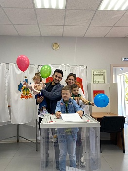 Каневчане на избирательные участки приходят семьями