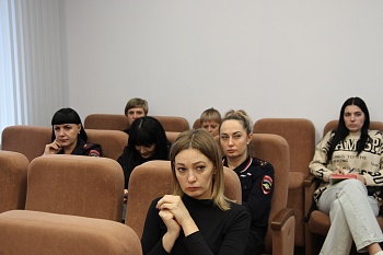 Заседание комиссии по делам несовершеннолетних и защите их прав состоялось в администрации района 15 ноября