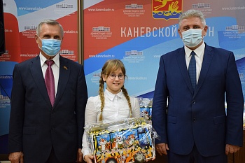 Новогодние подарки от ЗСК получили школьники района