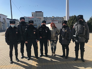 В Каневском районе общественница проверила работу нарядов патрульно-постовой службы