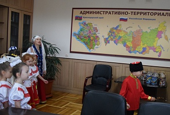В гости к главе района с добрыми пожеланиями