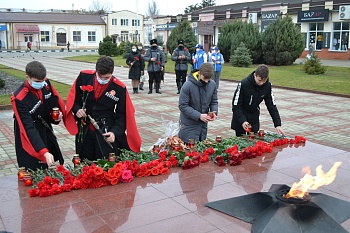 Никогда не забудут живые…