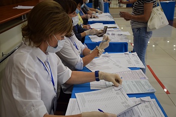 Участие в выборах губернатора и депутатов райсовета приняла Наталья Боева