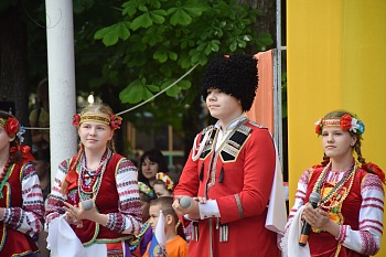 В каневском парке состоялся концерт детских коллективов «Маленькая страна»