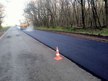 Участок дороги в районе Челбасского леса полностью отремонтируют 