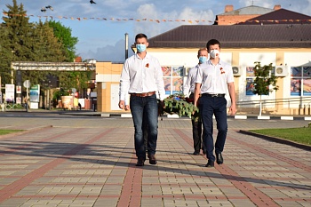 Памяти павших будьте достойны...