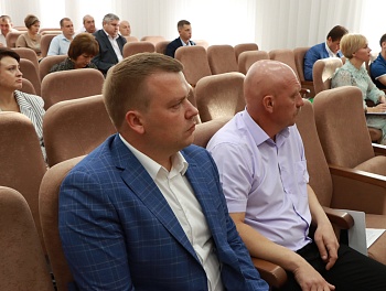 С награждения начали сегодня расширенное планерное совещание в администрации Каневского района