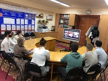 Занятие в Молодежной школе правовой и политической культуры