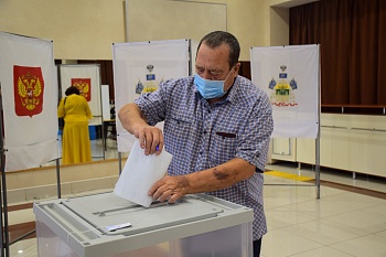 Участие в выборах губернатора и депутатов райсовета приняла Наталья Боева