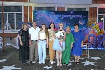 В Каневском районе начались выпускные вечера