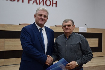 Глава района наградил организаторов выборов Каневского района