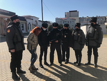 В Каневском районе общественница проверила работу нарядов патрульно-постовой службы