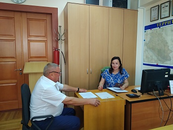 В территориальной избирательной комиссии Каневская продолжается прием документов от кандидатов