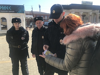 В Каневском районе общественница проверила работу нарядов патрульно-постовой службы