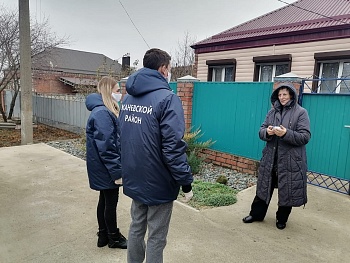 Каневская молодежь активно помогает врачам и населению