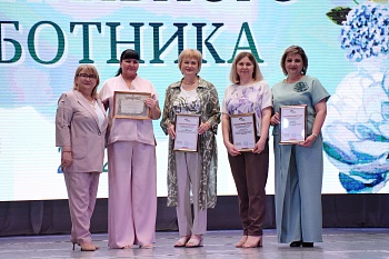 В Каневском РДК отметили День соцработника