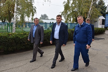  Приём граждан провел в станице Стародеревянковской прокурор Каневского района Артём Шаблов