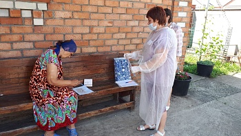 Жители Каневского района голосуют на дому