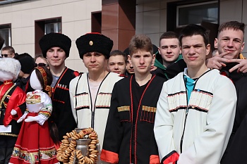 Масленица — широкая, удалая, щедрая и веселая