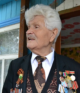 Заместители главы района Ирина Ищенко и Александр Бежко поздравили ветеранов Великой Отечественной войны