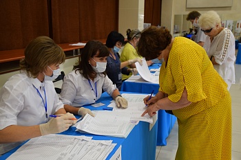 Участие в выборах губернатора и депутатов райсовета приняла Наталья Боева